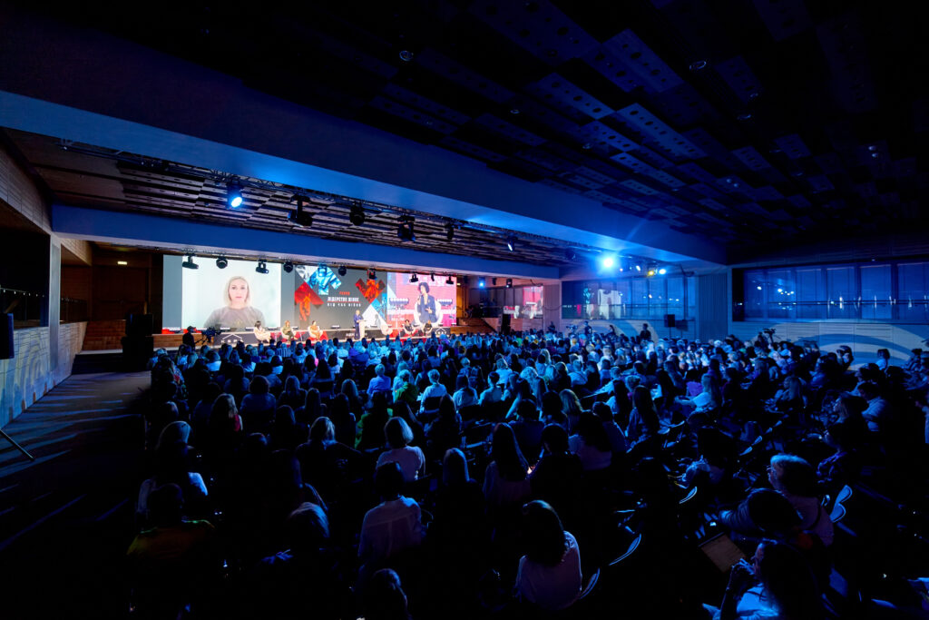 WOMEN LEADERSHIP IN WARTIME