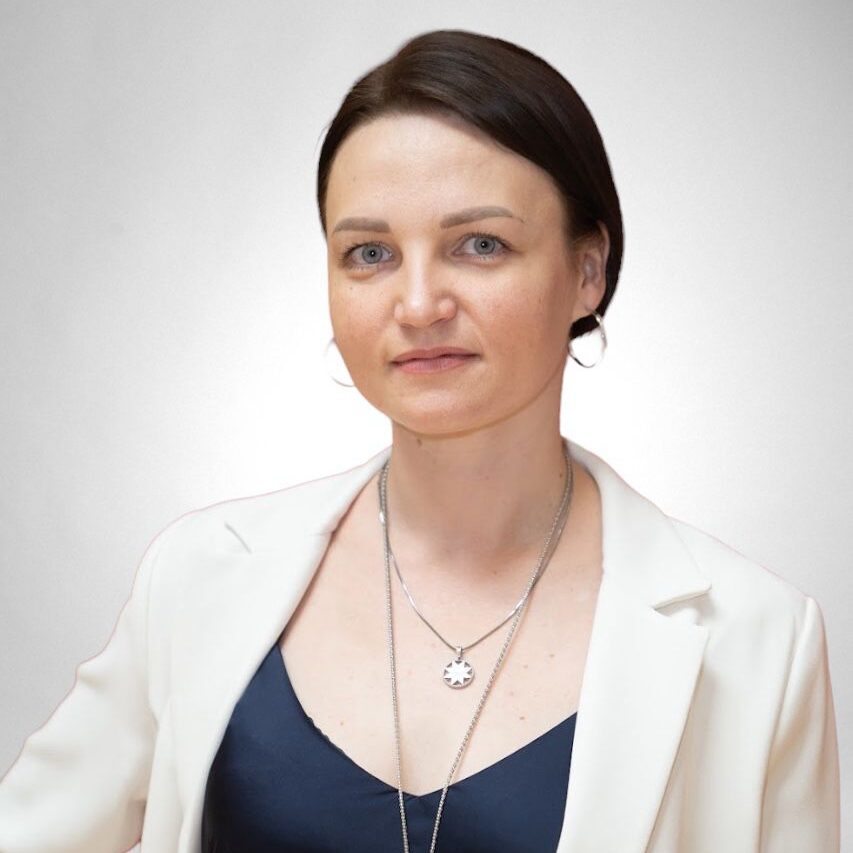 Олена Нікольська